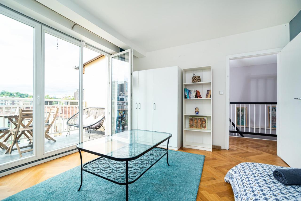 Central, Spacious, Modern 5 Bedrm Duplex W/balcony Appartement