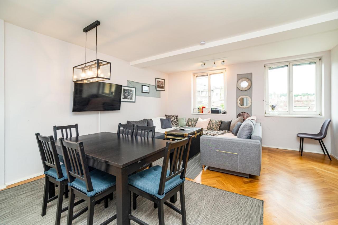 Central, Spacious, Modern 5 Bedrm Duplex W/balcony Appartement